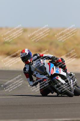 media/Oct-08-2022-SoCal Trackdays (Sat) [[1fc3beec89]]/Turn 16 (125pm)/